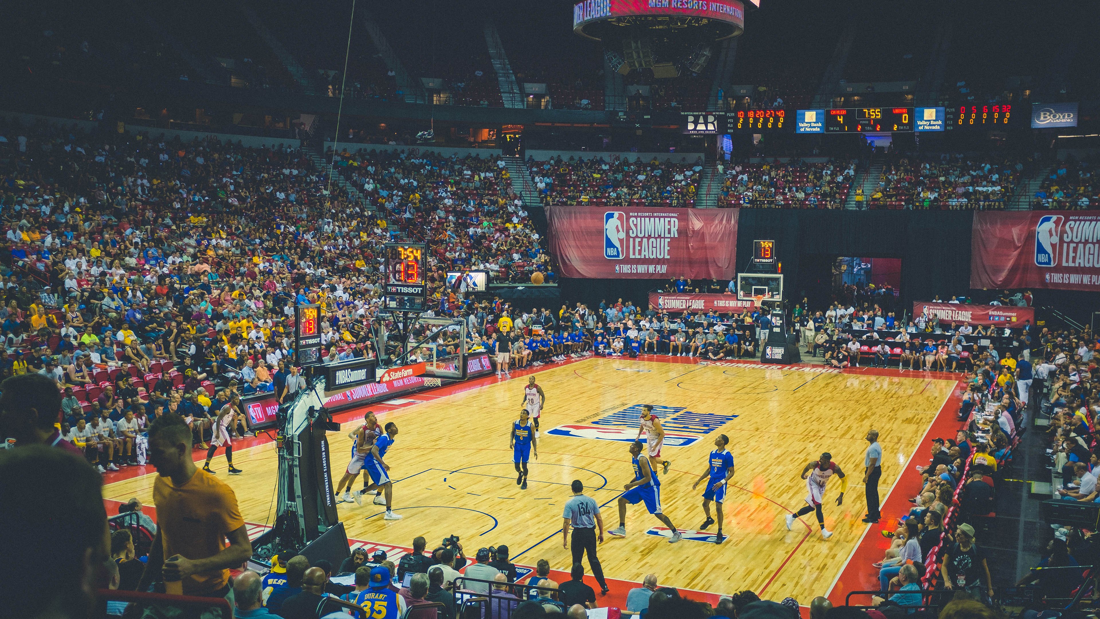 班凯罗暴力美学撕裂防线,雄鹿铁蹄踏碎独行侠防线